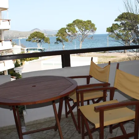 Llenaire Mar: Beachfront With Pool Apartment